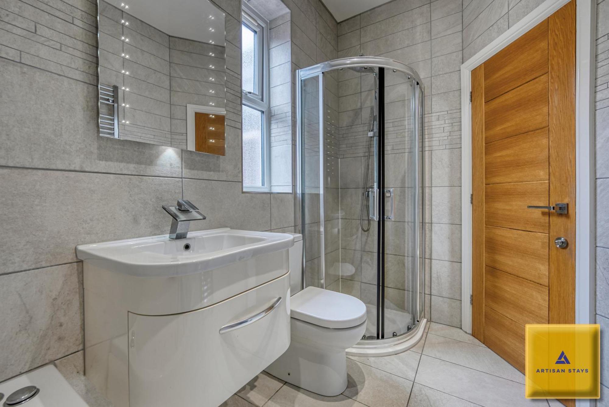 4 Bedroom, 6 Beds, 3 Bathrooms, Near Nec & Birmingham Airport, Business, Contractor And Family Friendly, Free Wi-Fi, Free Parking 考文垂 外观 照片