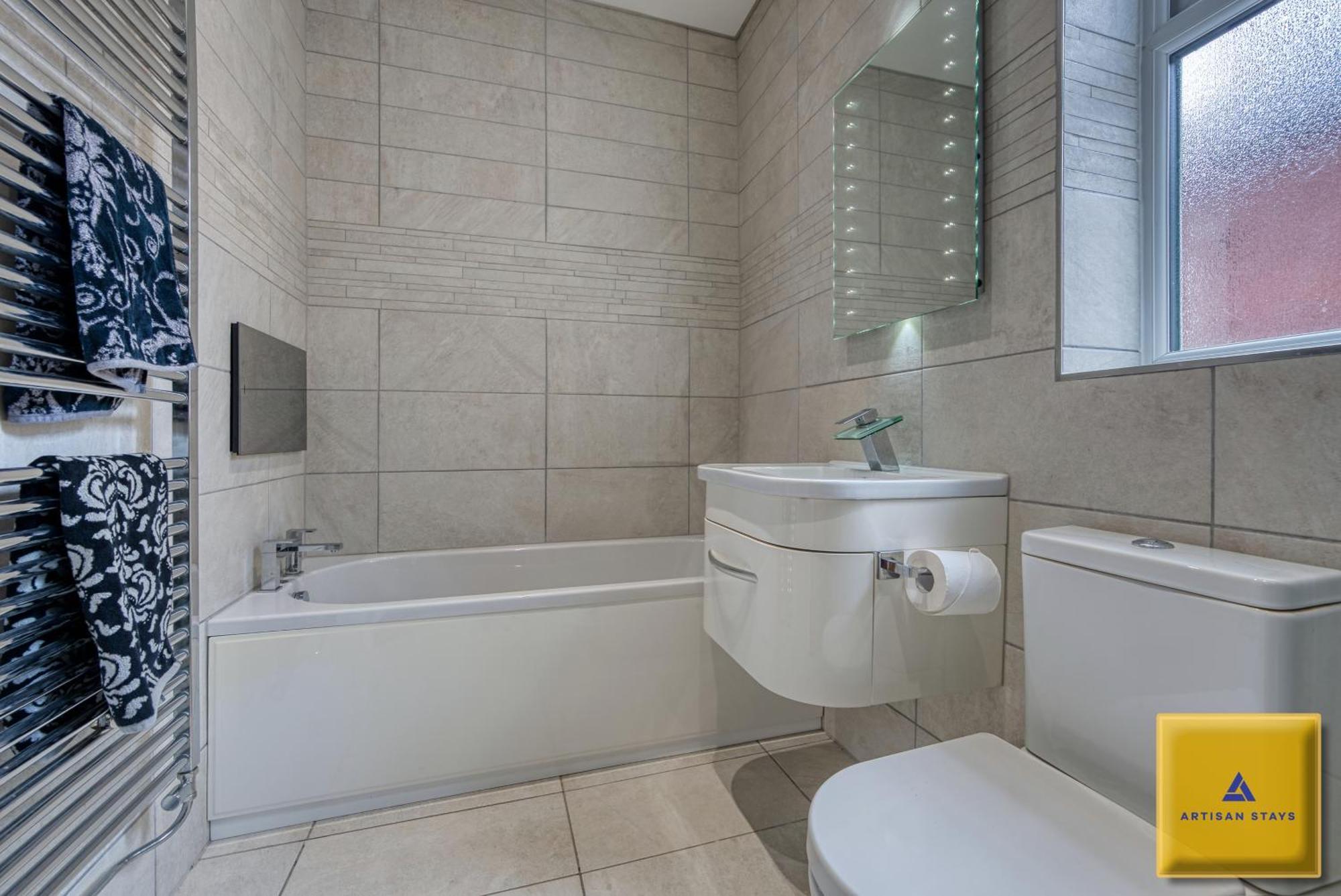 4 Bedroom, 6 Beds, 3 Bathrooms, Near Nec & Birmingham Airport, Business, Contractor And Family Friendly, Free Wi-Fi, Free Parking 考文垂 外观 照片