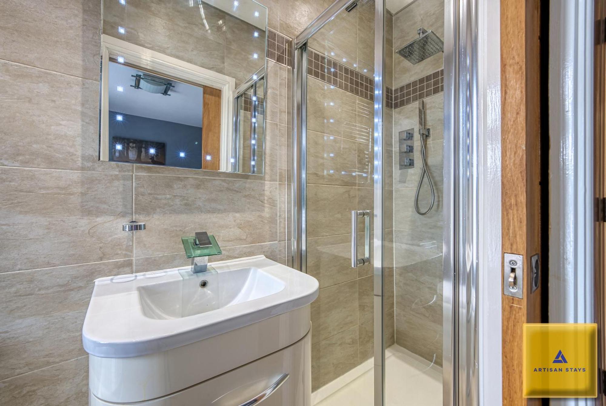 4 Bedroom, 6 Beds, 3 Bathrooms, Near Nec & Birmingham Airport, Business, Contractor And Family Friendly, Free Wi-Fi, Free Parking 考文垂 外观 照片