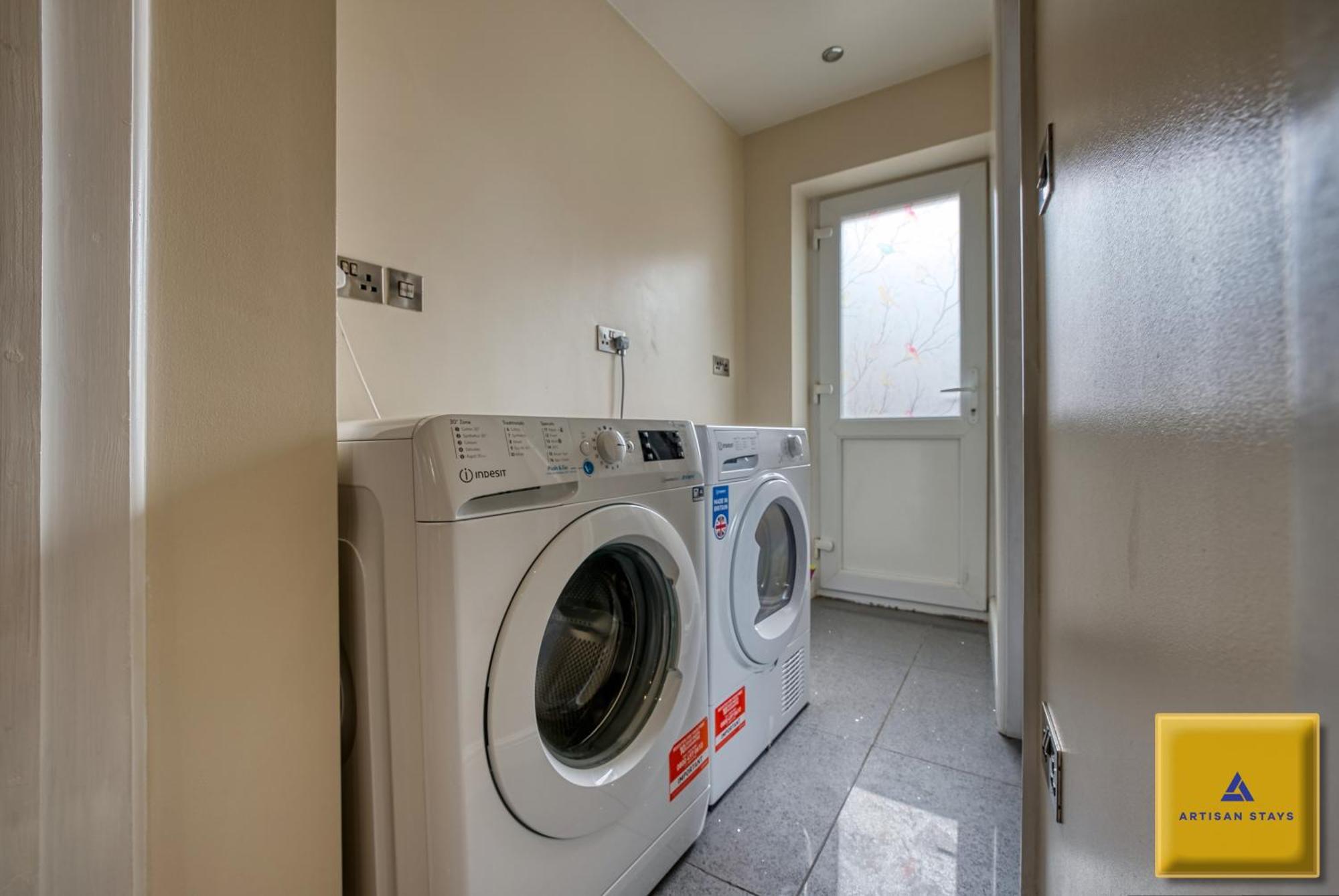 4 Bedroom, 6 Beds, 3 Bathrooms, Near Nec & Birmingham Airport, Business, Contractor And Family Friendly, Free Wi-Fi, Free Parking 考文垂 外观 照片